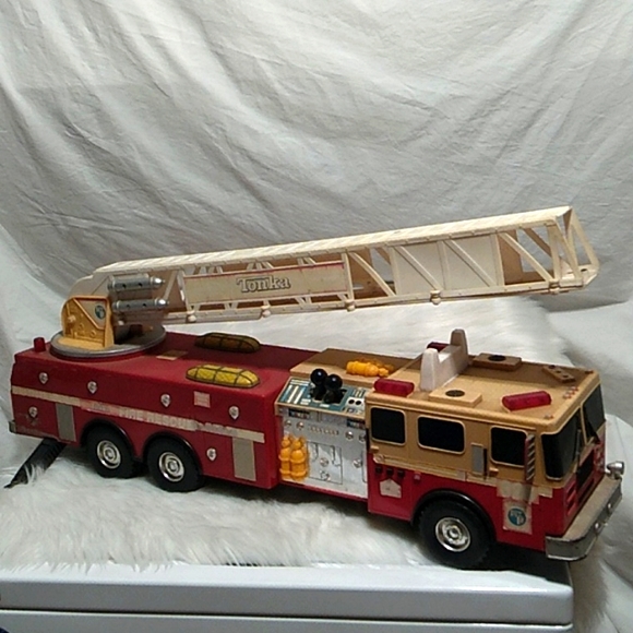 Vintage XL Tonka Fire Truck Couple Flaws That Are Fixable